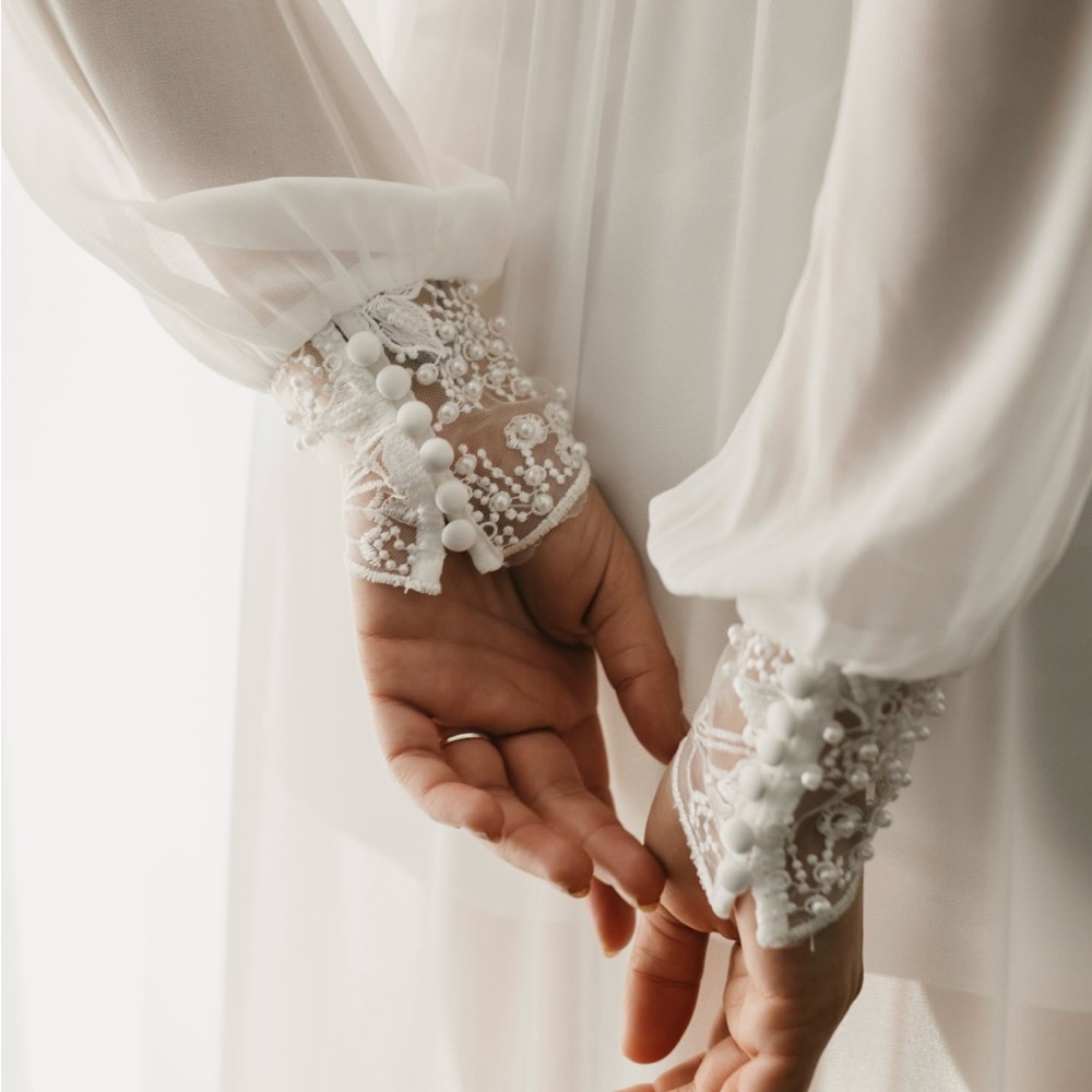 Chic Ivory Floral Embroidered Robe - Picture 3 of 4